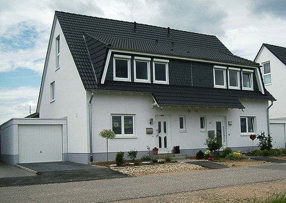 Doppelhaus Bauvorhaben Rheinbach, Betondachsteine (Taunuspfanne)
